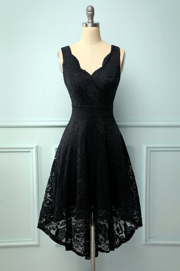 Vestido preto com decote em v
